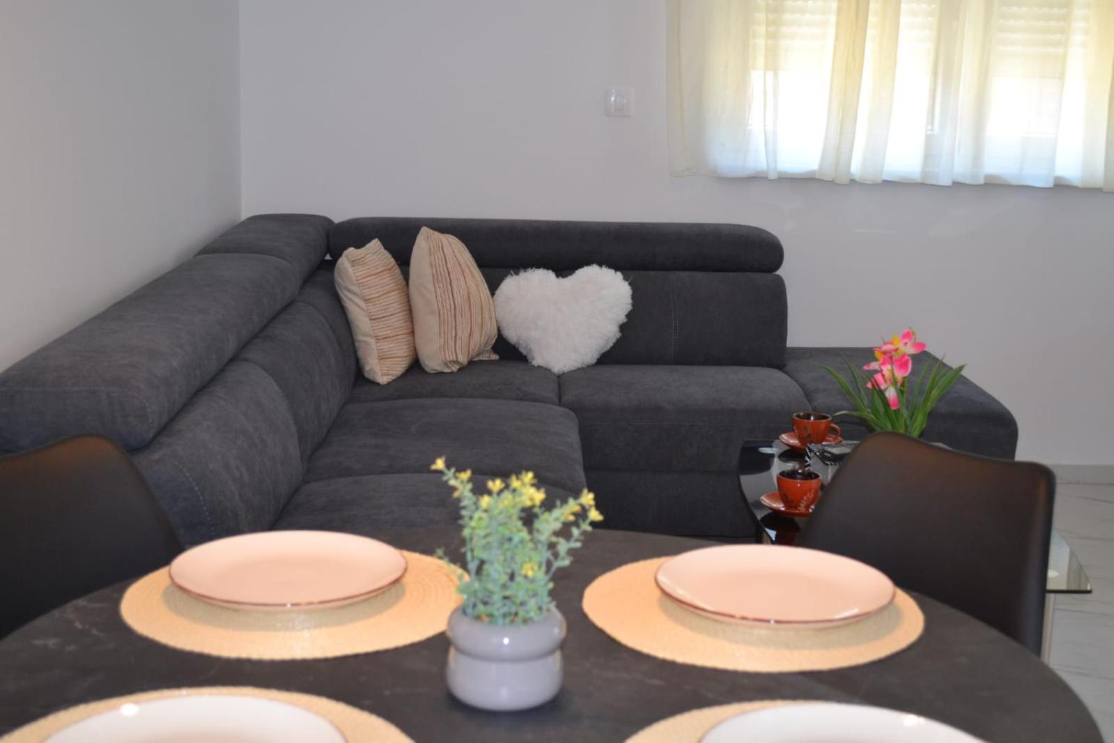 Apartment Cvit Trogir Bagian luar foto